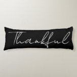 Cojín Pillow del cuerpo agradecido<br><div class="desc">Hermosa almohada negra de tiro con agradecido impreso en la parte delantera. Perfecto para la decoración de la habitación o de la sala de estar.</div>