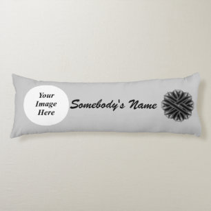 Cojín Plantilla de cinta de flor negra por Kenneth Yonci