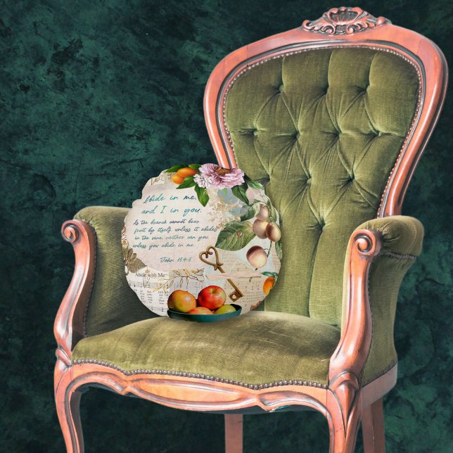 Cojín Redondo Abide a mi Fruitosa Fe (Vintage inspired pillow is a collage with teaching from the Christian faith.)