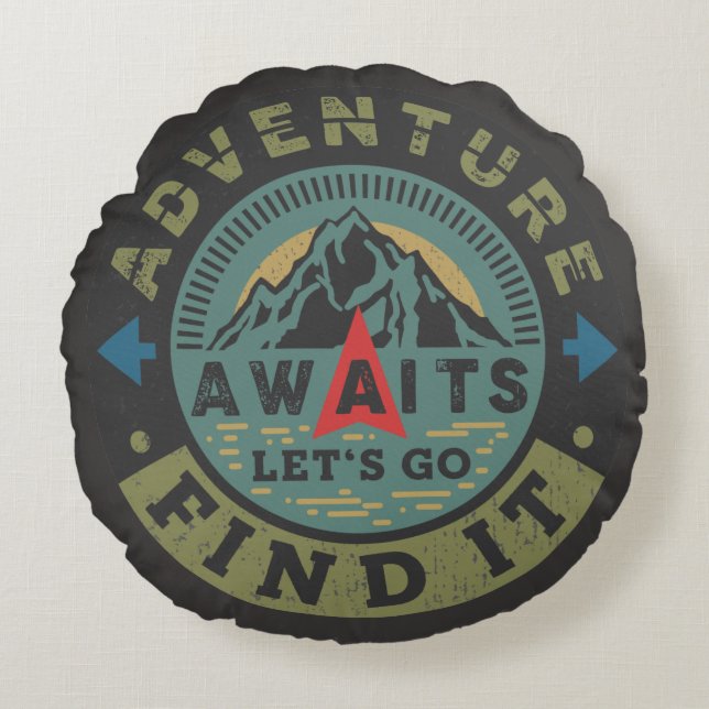 Cojín Redondo Adventure Awaits (Anverso)