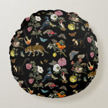 Animales salvajes vírgenes y oscuros en el bosque