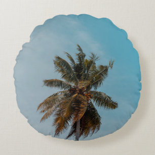 Cojín Redondo Árbol de coco verde bajo cielo azul