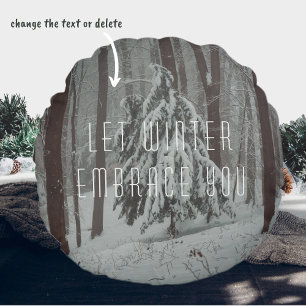 Cojín Redondo Árboles cubiertos de nieve en el bosque de inviern