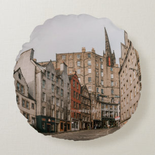 COJÍN REDONDO AUTOS APARCADOS JUNTO AL EDIFICIO DE CONCRETOS MAR