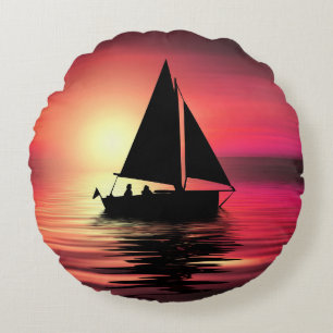 Cojín Redondo Barco de vela al atardecer en el mar Diseño de art