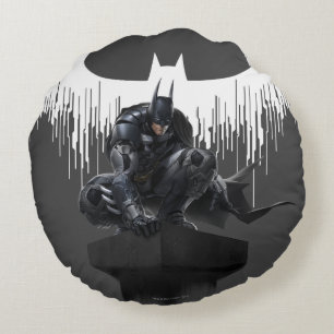 Cojín Redondo Batman encaramado en un pilar