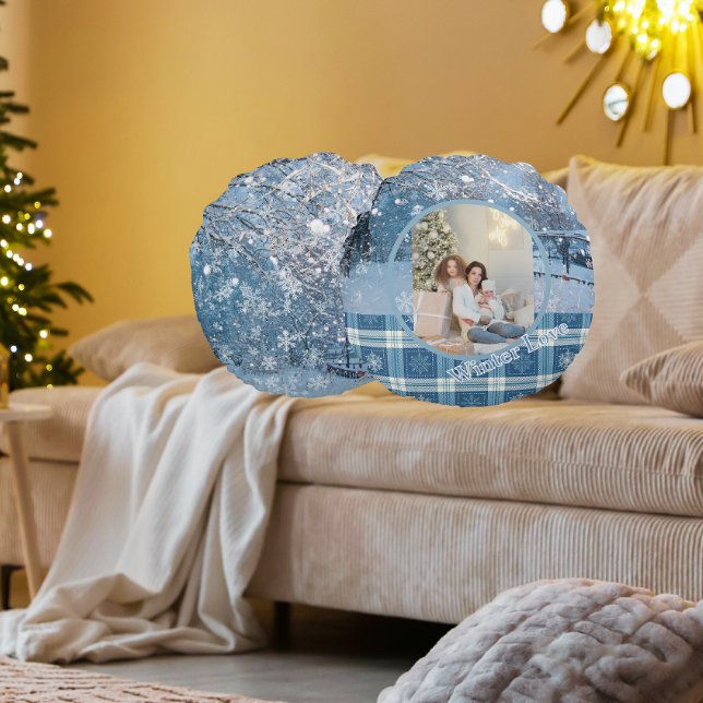 Cojín Redondo Blue Cozy Plaid Snowy Winter Photo Christmas  (Pillows may appear larger to show details)