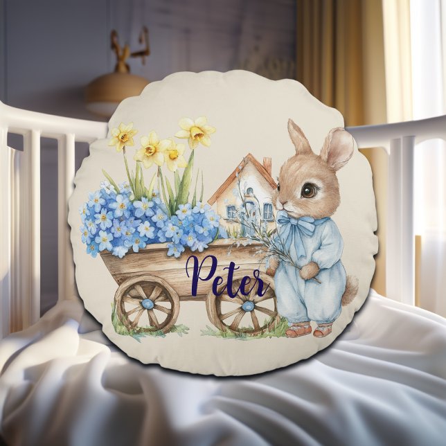 Cojín Redondo Bunny de nombre personalizado con flores azules (Subido por el creador)