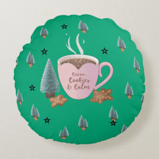 Cojín Redondo Cacao, Galletas & Calma – Camiseta Navideña Pastel