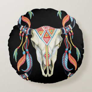 Cojín Redondo Calavera de búfalo: fondo de color de agua negro.