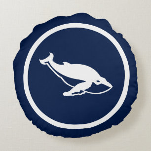 Cojín Redondo Casi náutica de ballenas azules de la marina