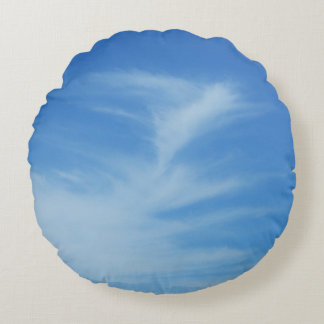 Cojín Redondo Cielo azul con nubes blancas resumen foto natural