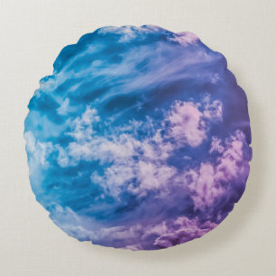 Cojín Redondo Cielo surrealista, arte abstracto de ensueño.
