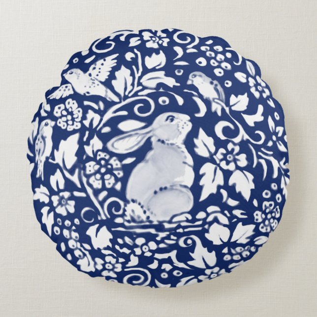 Cojín Redondo Cobalt Blue Rabbit Bird Floral Chinoiserie Dedham  (Anverso)