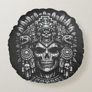 Cojín Redondo Cofia de cráneo azteca por BurnsInHell
