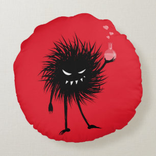 Cojín redondo con un insecto malvado sujetando un