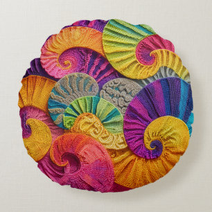 Cojín Redondo Conchas Cromáticas: Mosaico en Espiral Vibrante