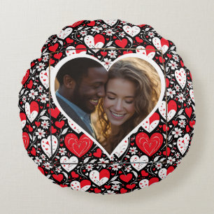 Cojín Redondo Corazones y Flores Personalizados Rojo, Negro y Bl