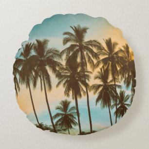 Cojín Redondo Crepúsculo tropical: silueta de palma de coco