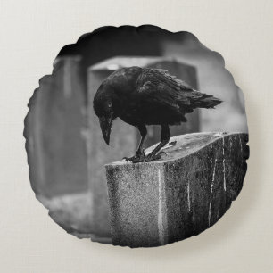 Cojín Redondo Crow en el cementerio caído
