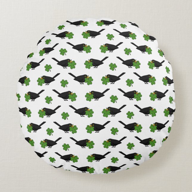 Cojín Redondo Cute Blackbird con Shamrock Clover Personalizado (Anverso)