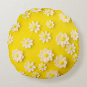 Cojín Redondo Daisies con un fondo amarillo