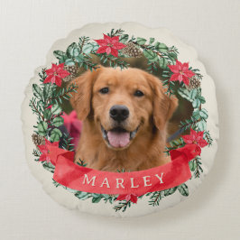 Cojín Redondo Dog Photo and Name Poinsettia Wreath Holiday Plaid