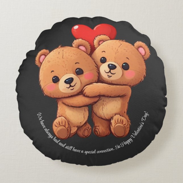 Cojín Redondo Dos personalizados se abrazan. (Anverso)