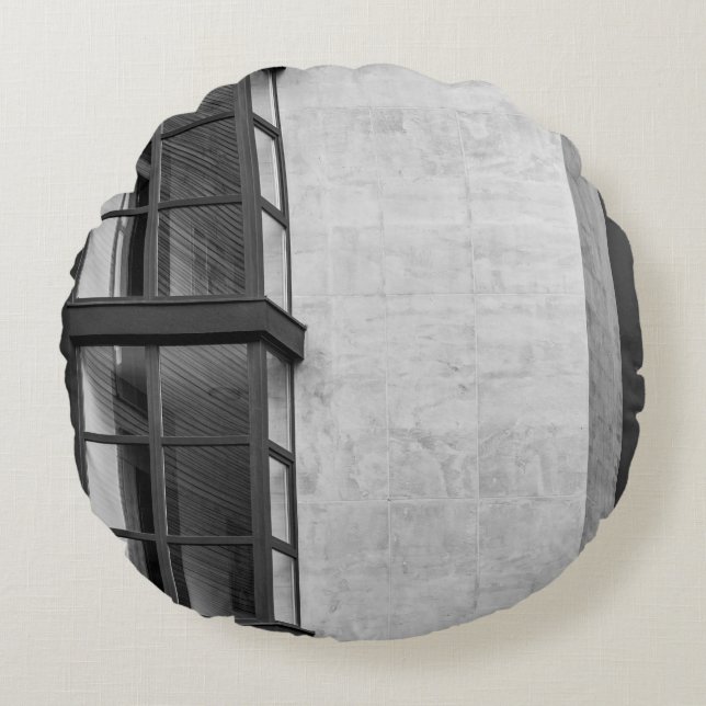 COJÍN REDONDO EDIFICIO DE CONCRETO GRIS CON VENTANA DE VIDRIO (Anverso)