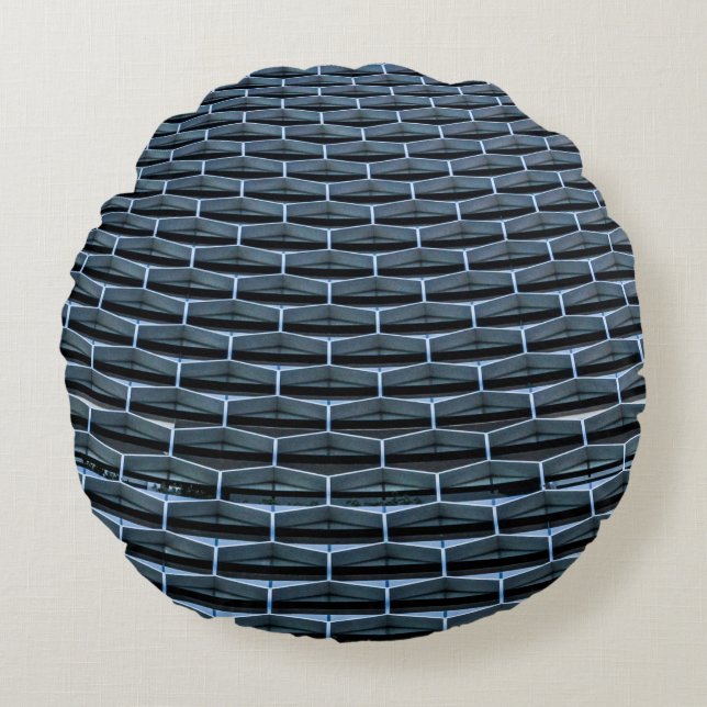 Cojín Redondo Edificio gris bajo cielo azul claro (Anverso)