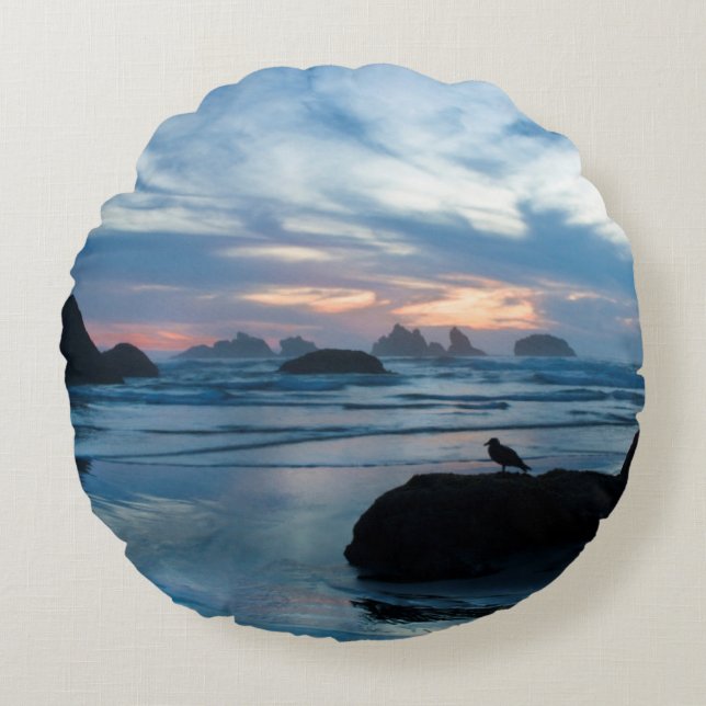 Cojín Redondo EE.UU., Oregón, Bandon Beach. Gaviota en roca (Anverso)