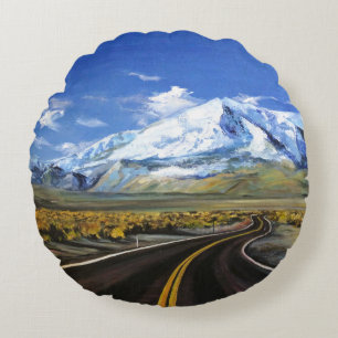 Cojín Redondo el camino a las montañas de aceite paintingasphalt