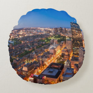 Cojín Redondo El horizonte de Boston en la oscuridad