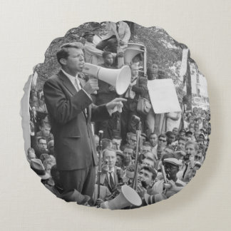 Cojín Redondo El senador Robert Kennedy haciendo campaña por el 