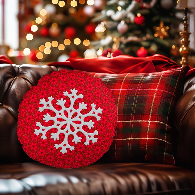 Cojín Redondo Énfasis decorativo del copo de nieve rojo festivo (Classic Red and White Snowflake Round Decorative Pillow)