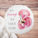 Cojín Redondo Flamingo De Color Rosa Exótico Moderno Con Cita<br><div class="desc">Flamingo De Color Rosa Exótico Moderno Con Cita</div>