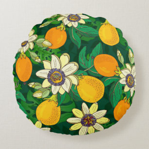 Cojín Redondo Flor de pasión: Vintage de fondo negro.