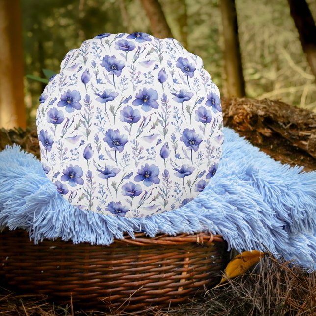 Cojín Redondo Flores azules por todo el almohadón de impresión (Blue Flowers All Over Print Pillow Mockup 1)