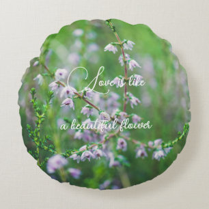 Cojín Redondo Flores violetas delgadas