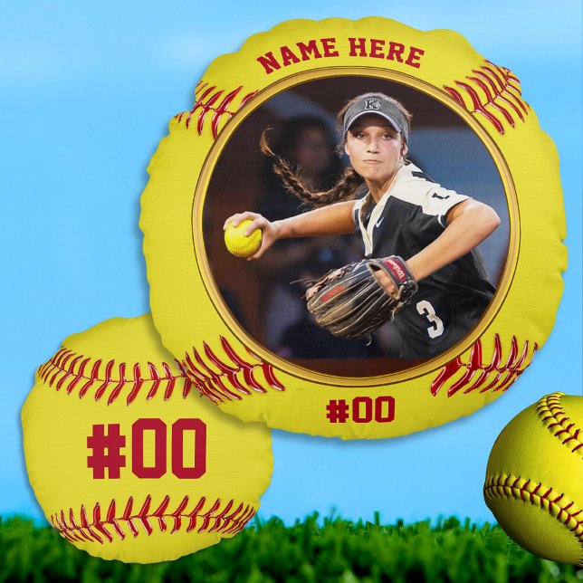 Cojín Redondo Foto e ideas personalizadas de regalo para softbal (Gifts for senior night softball. Softball pillow, with your Photo, Name, Number. Softball pillows.)