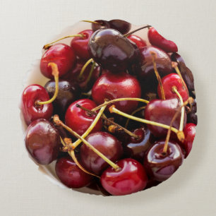 Cojín Redondo Fotografía de cerezas rojas frescas en un tazón