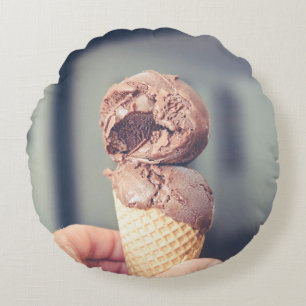 Cojín Redondo Fotografía selectiva del helado de chocolate