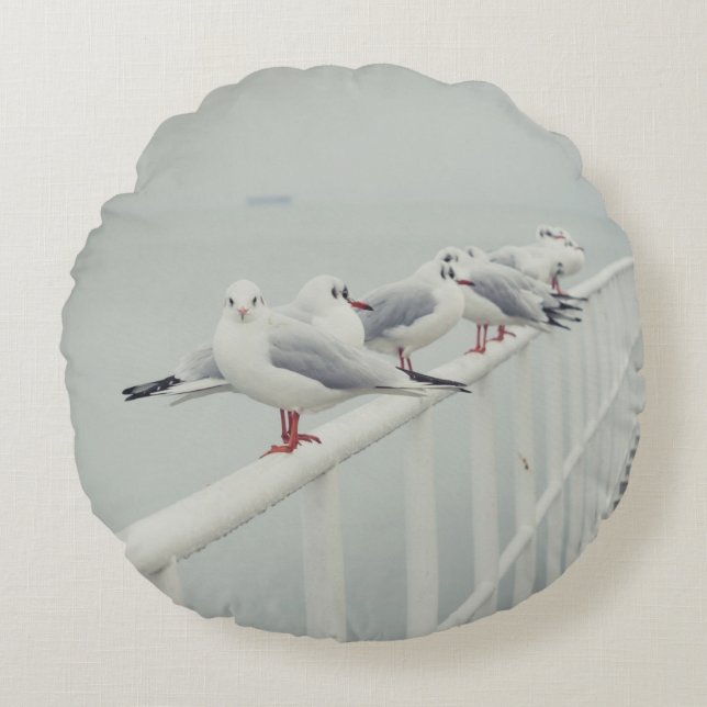 Cojín Redondo Gaviota blanca en un día de invierno (Anverso)