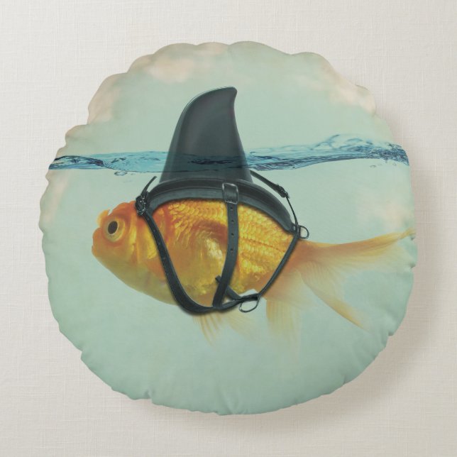 Cojín Redondo Goldfish with a Shark Fin (Anverso)