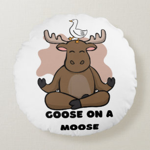 Cojín Redondo Goose on the Moose Animal Funny