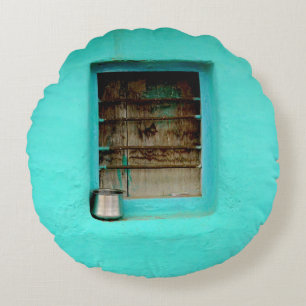 COJÍN REDONDO GRAY STEEL CONTAINER ON WINDOW WITH TEAL PAINT