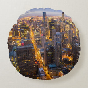 Cojín Redondo Horizonte céntrico de Chicago en la oscuridad