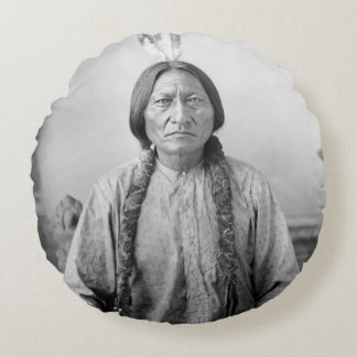 Cojín Redondo Icono Americano Nativo: Líder Lakota Toro Sentado