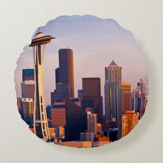 Cojín Redondo La aguja del espacio es una torre en la oscuridad (Anverso)