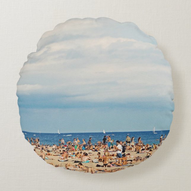 Cojín Redondo La gente en la playa de arena marrón (Anverso)